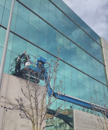 trabajos de limpieza de cristales en altura Mimsa Facilities