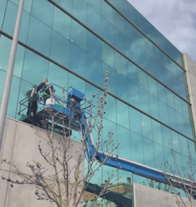 trabajos de limpieza de cristales en altura Mimsa Facilities